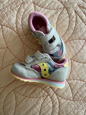 Saucony Girls Grey Suede Sneakers with Pink and Yellow Accents